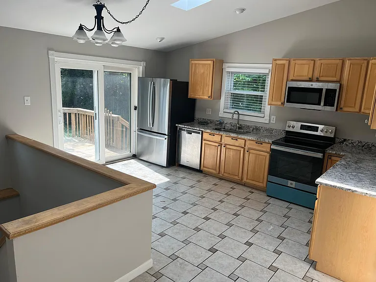 1306 Graham St — Photo 10