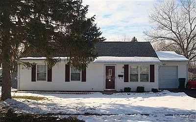 461 Winchester St photo 1