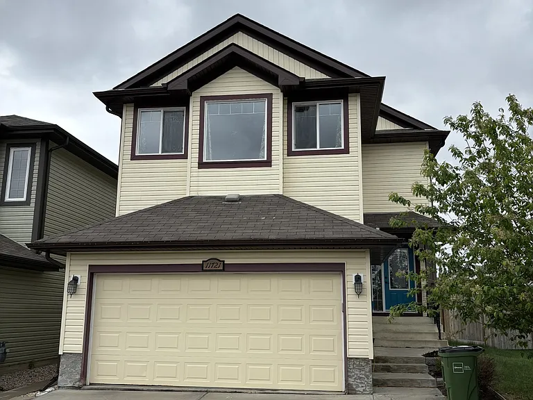 11721 16a Ave SW — Photo 2