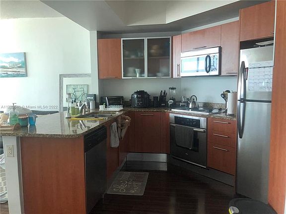 3rd image of 480 NE 30th St APT 1006
