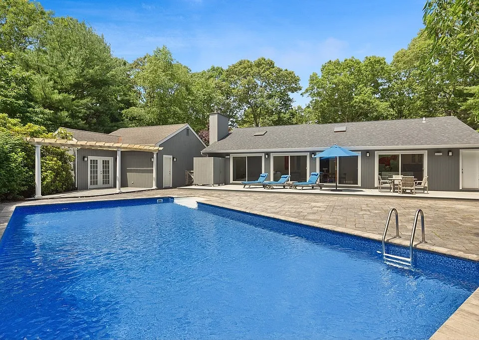 19 Monument Ln