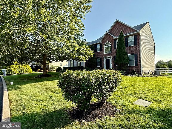 3rd image of 138 Bradford Dr