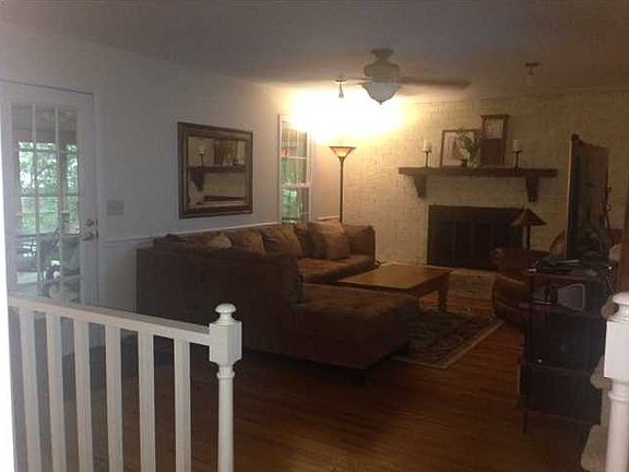 5th image of 8 Wyecreek Ave