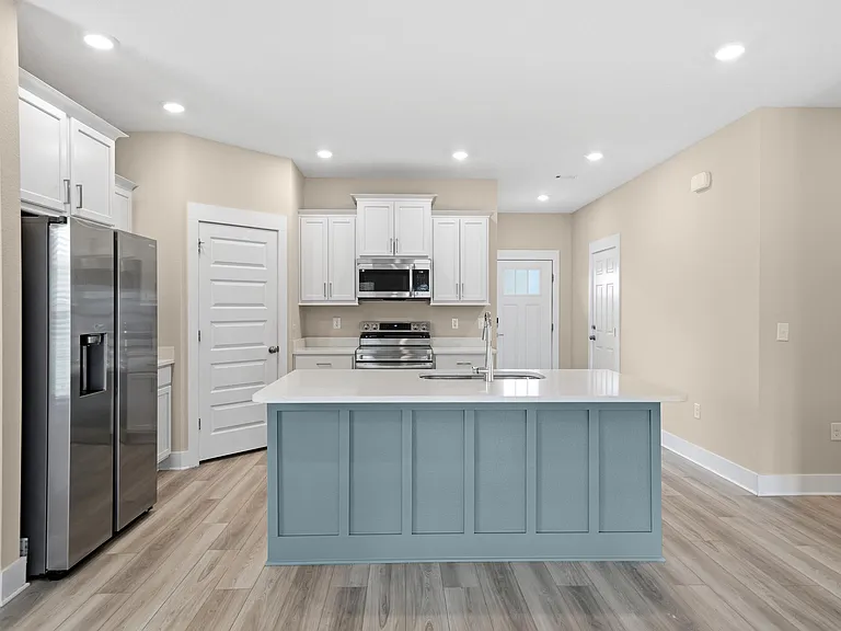 201 Lyla Ln — Photo 2