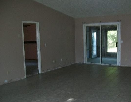 5th image of 3221 Woodland Dr