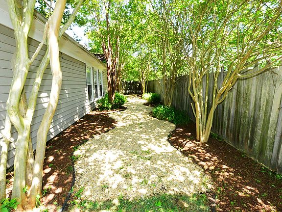 4th image of 3101 Barberry Ln
