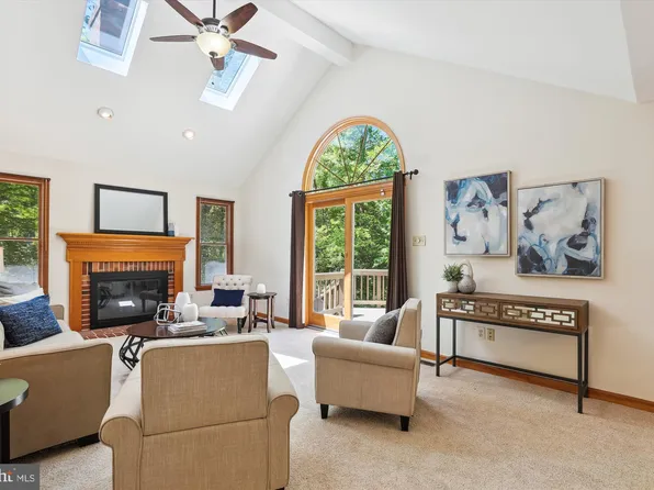 2726 Valestra Cir, Oakton, VA 22124