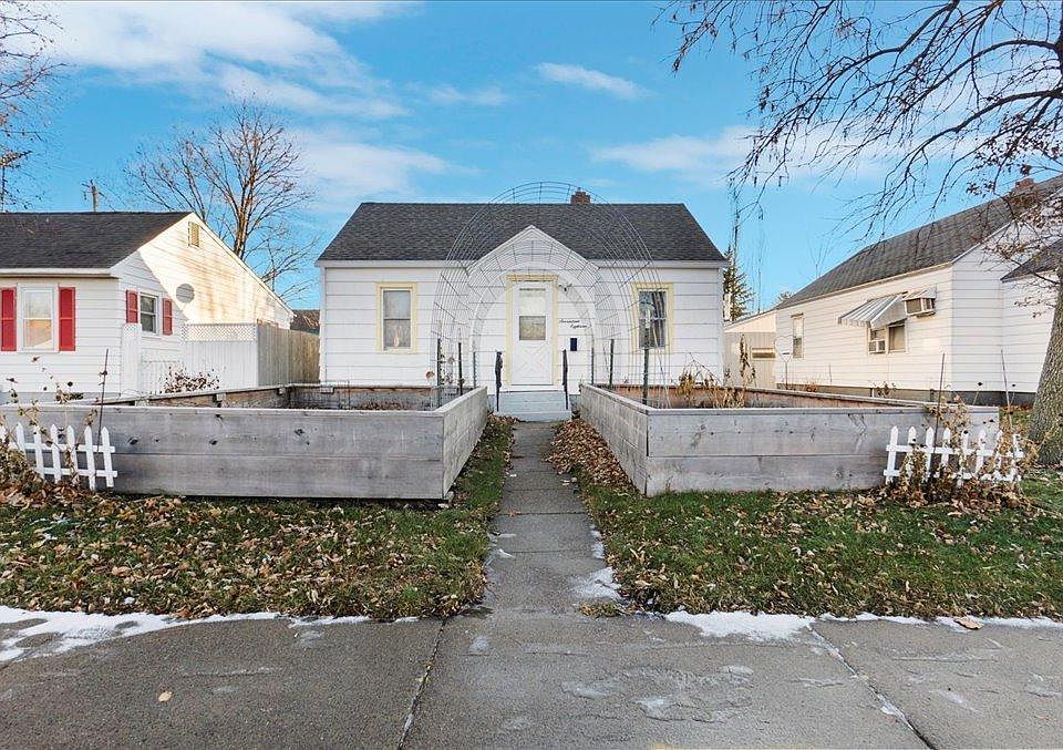 1st image of 1718 University Dr S