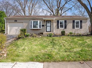 846 Valley Ln, Geneva, IL 60134