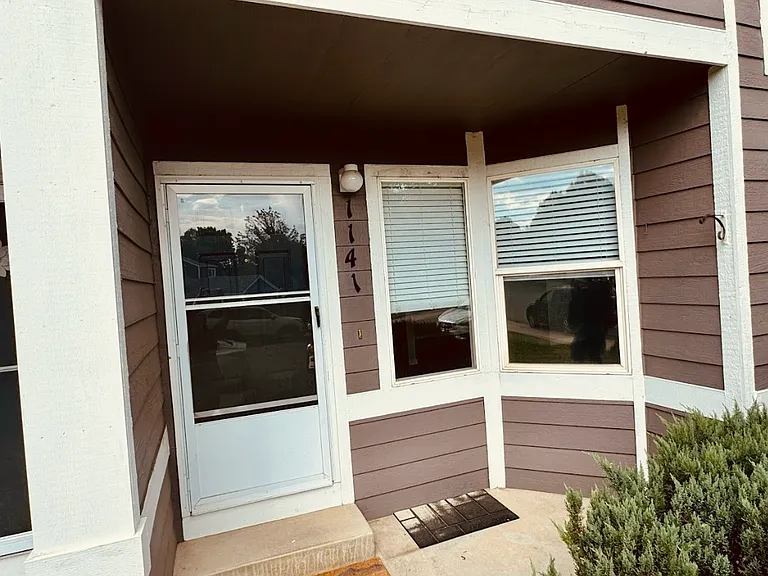1141 James Ct — Photo 3