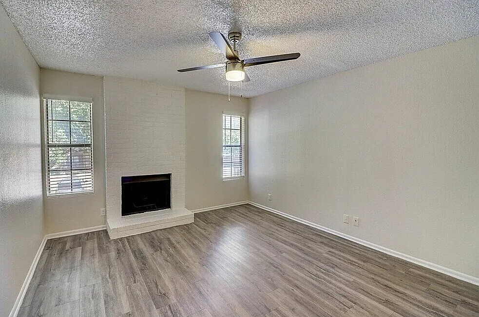 Lakeland Apartments — Photo 4