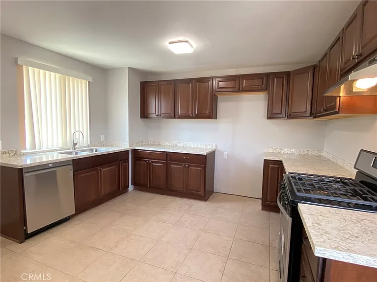 263 N Evans St #A — Photo 4