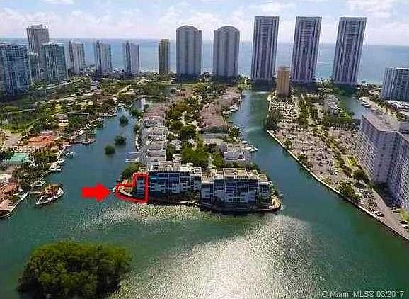 1st image of 439 Poinciana Dr