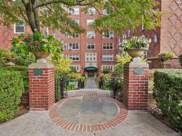 250 Bronxville Road #2G, Bronxville, NY 10708