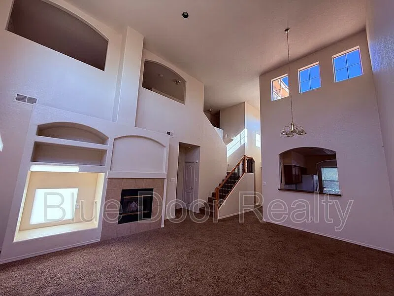 3 bed, 2.5 bath, 2191 sqft, $2,350 — Photo 2
