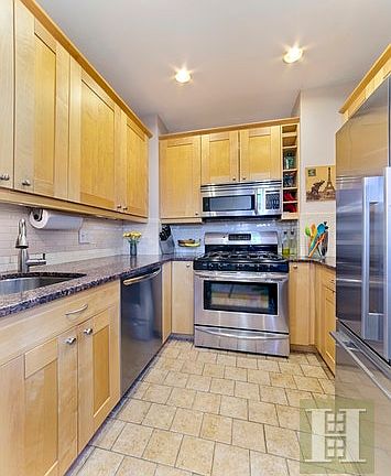 2nd image of 250 W 103rd St APT 11A