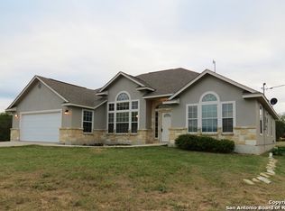 206 Shamrock Dr, Floresville, TX 78114