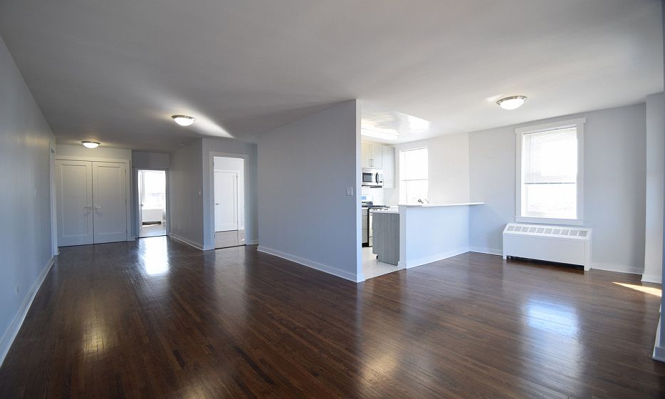 Pelham Parkway - Living Room - Mat P Line