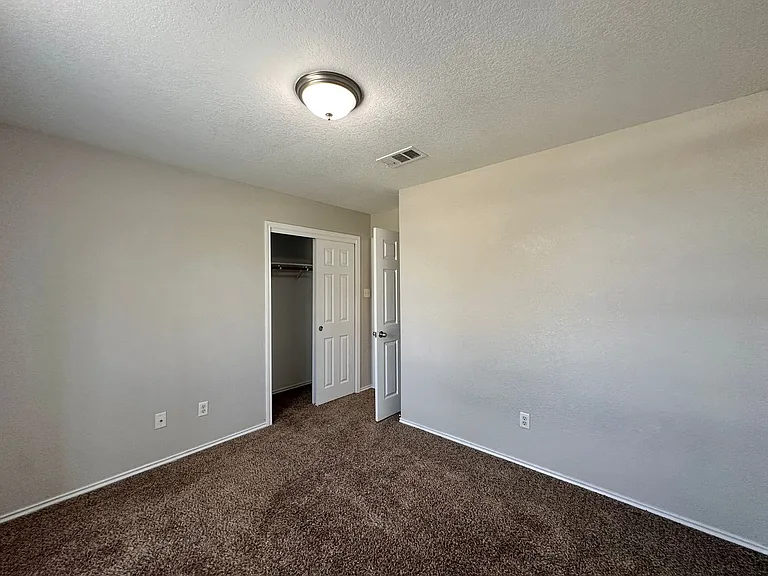 2810 Bastion Loop — Photo 32