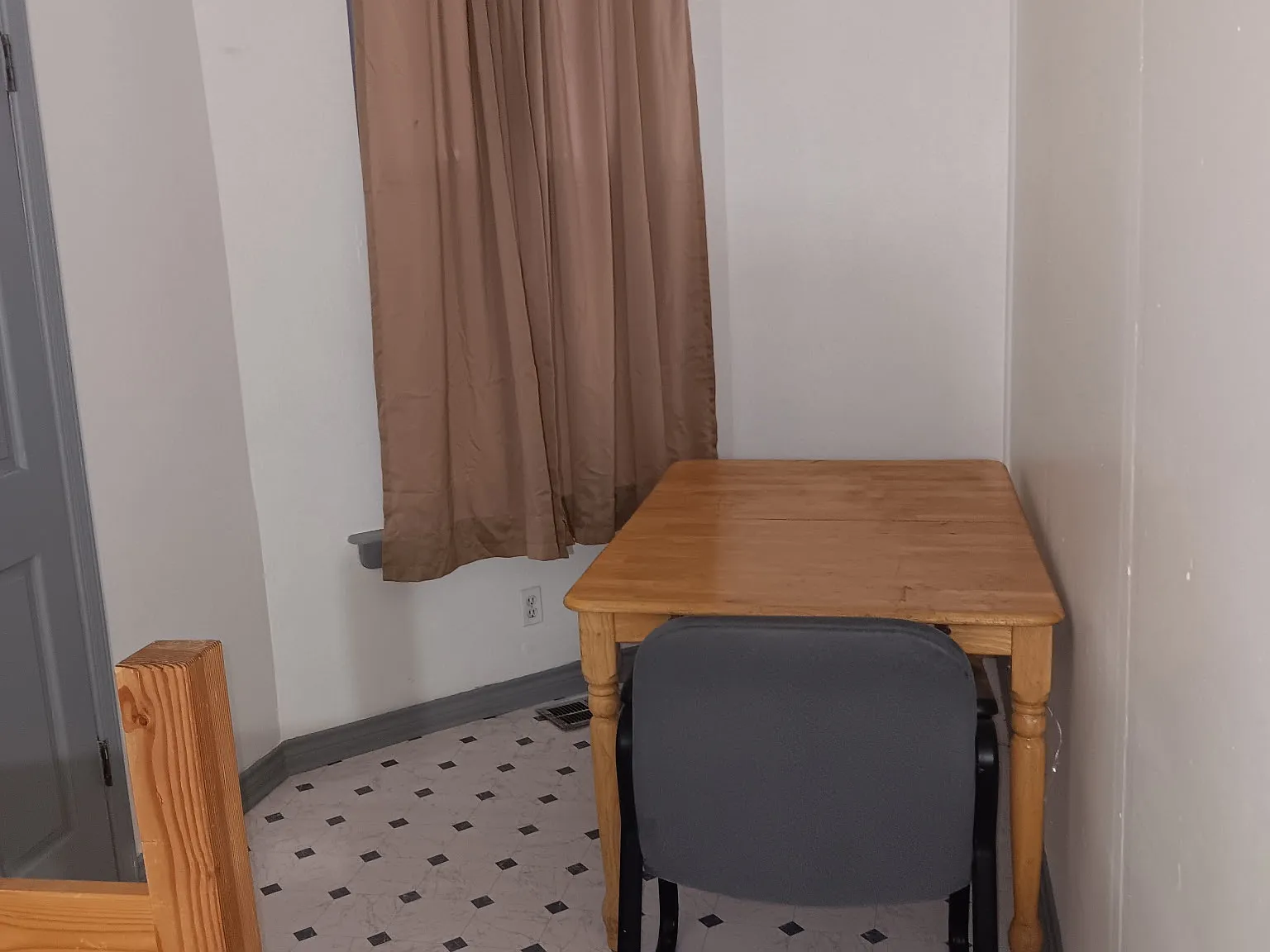 10 bed, 4500 sqft, $550 — Photo 3