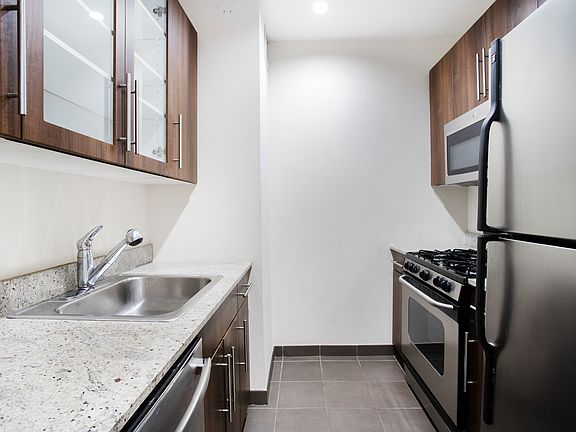 2nd image of 82 Beaver St APT 602