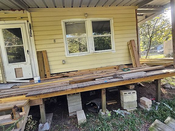 5th image of 612 W North St