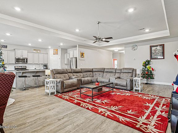 5th image of 5021 Sand Dollar Dr