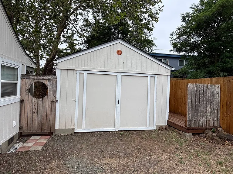 50 E 31st Ave — Photo 3