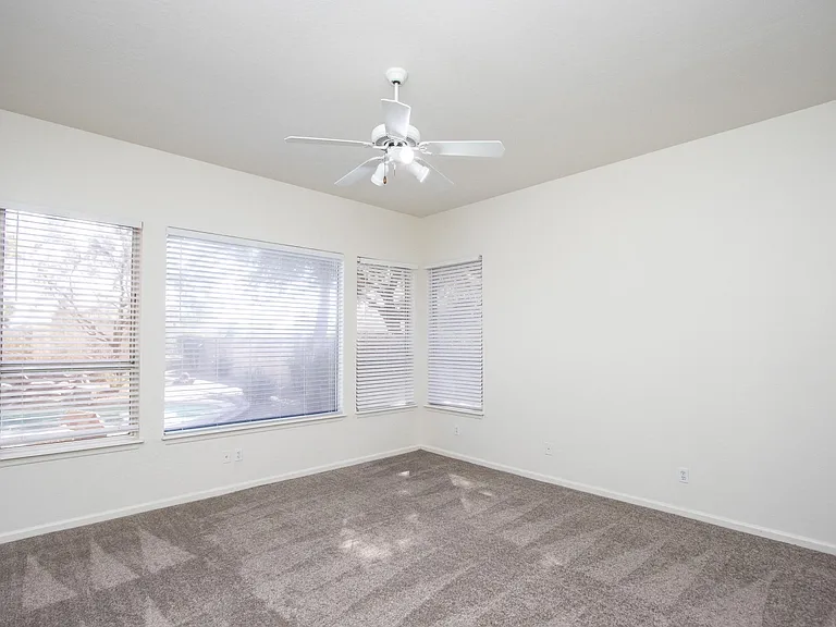 4627 E Dale Ln — Photo 13