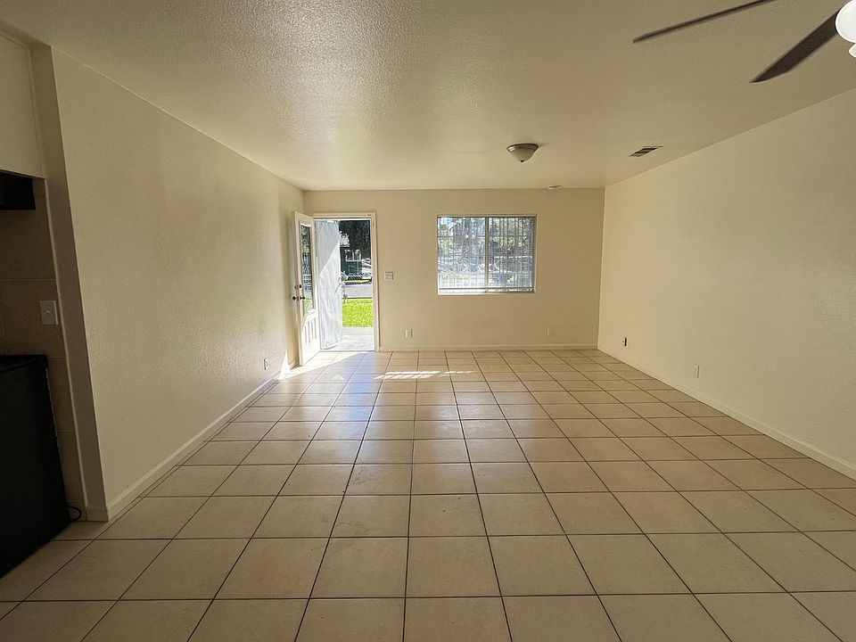 1st image of 145 E Oleander Ave