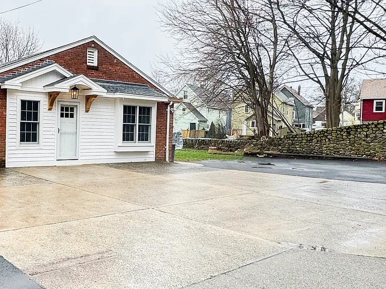 40 Walter St #A — Photo 1