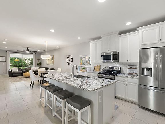 4th image of 14731 Edgewater Cir