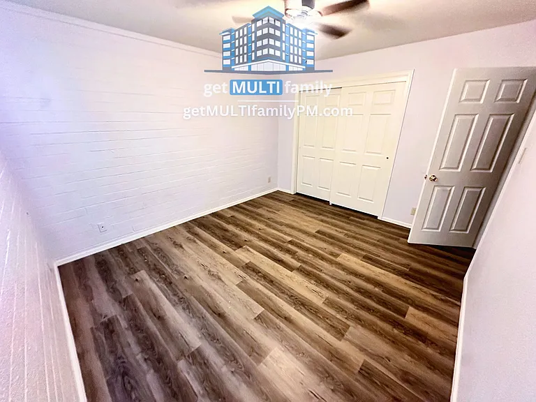 10034 N 18th Ave #1 — Photo 4