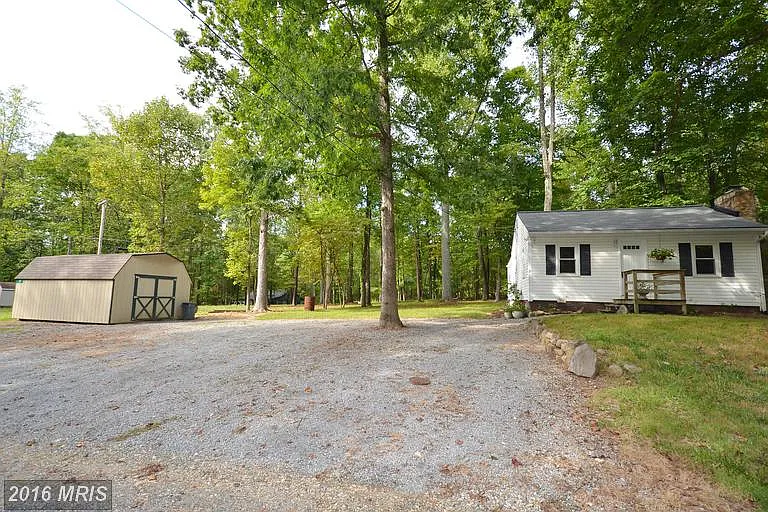 70 Maple Ln photo 1