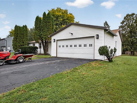 4th image of 1209 Hinchey Rd