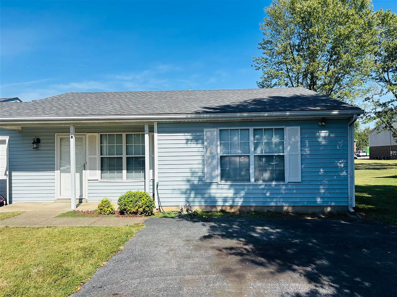 3 bed, 1000 sqft, $1,200 — Photo 1
