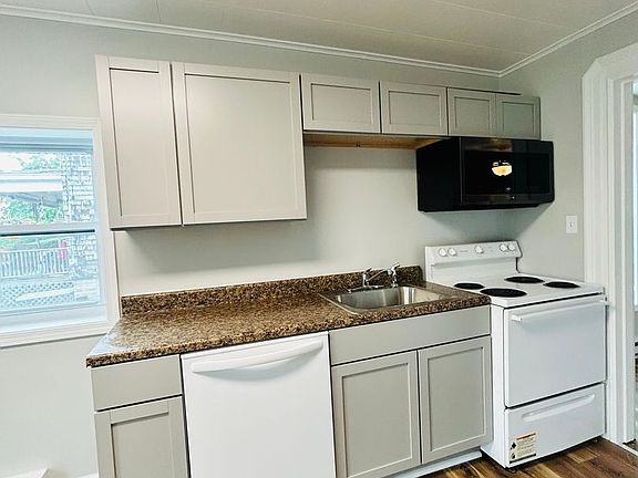 3rd image of 100 Main St #1