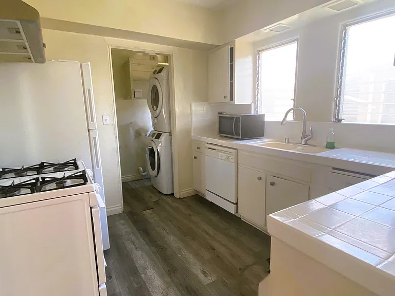 10625 Kinnard Ave #10625 — Photo 17