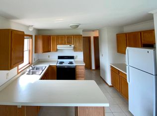 680 Riverhill Dr, Omro, WI 54963