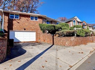 1289 Abbott Blvd, Fort Lee, NJ 07024