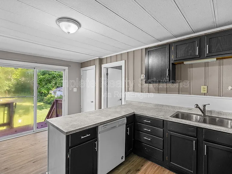 2724 Pasteur Ave — Photo 6