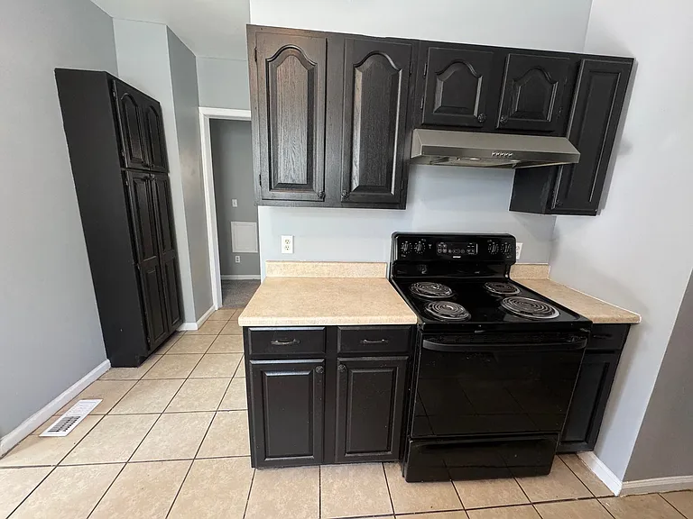 439 N Forest Ave — Photo 17