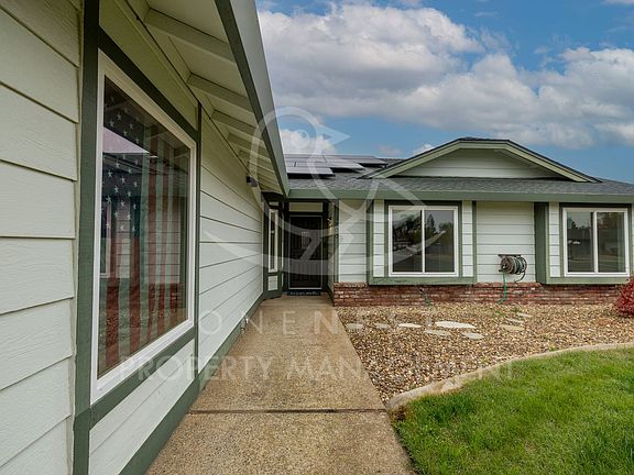 3rd image of 1800 Meadow Ln
