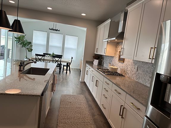5th image of 2124 N Elderberry Dr
