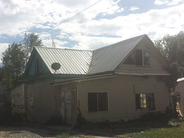 1st image of 871 W Duluth Ave
