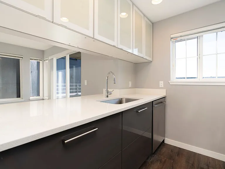 4524 44th Ave SW — Photo 3