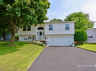 4114 Luckie Ct, Zion, IL 60099