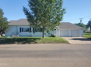 11 3rd St SW, Bowman, ND 58623