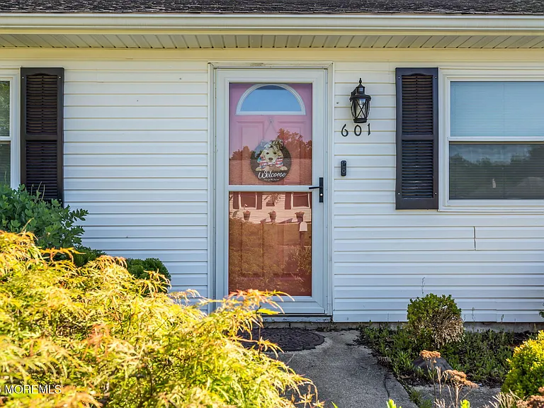 601 Sandra Dr — Photo 8