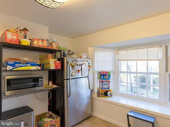 4th image of 70 Orchard Dr